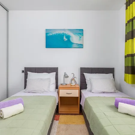 Apartment Family Friendly With A Swimming Pool - 23267