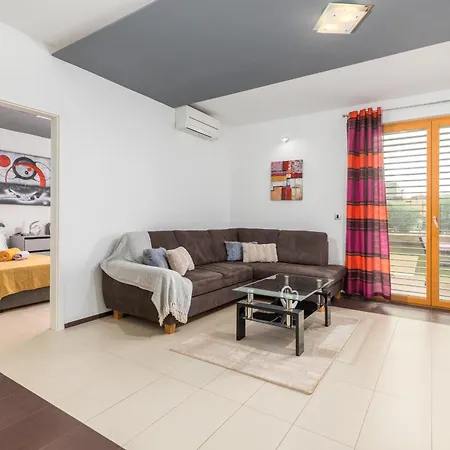Family Friendly With A Swimming Pool - 23267 Apartment Medulin