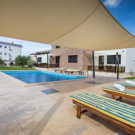 Family Friendly With A Swimming Pool - 23267 Apartment *