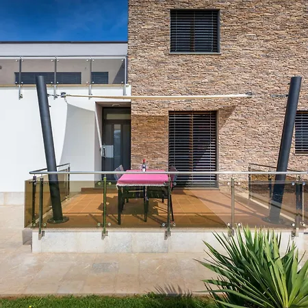 Family Friendly With A Swimming Pool - 23267 Apartment *